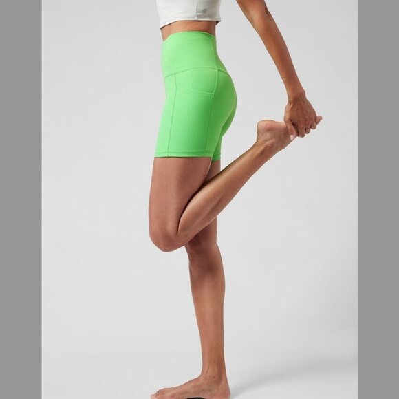 Women's XL Athleta Salutation Stash Pocket II 5" Short Neon Green - Picture 2 of 10